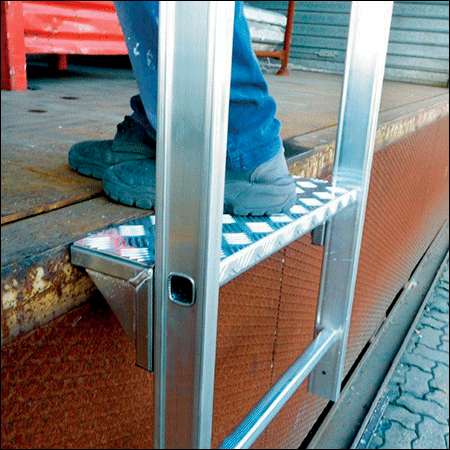 HSPGR1 - gradino di uscita in alluminio da 150 mm. per scale a gabbia modulari