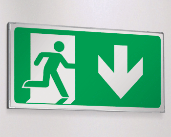 SEME715104N - Segnale all. Metal monofacciale Uscita emergenza indietro EN ISO 7010