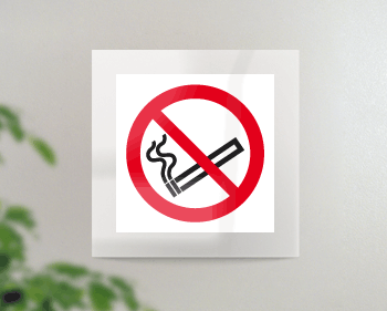 SEPE1301FW - targa PLexi monofacciale Vietato fumare fiss.inv.EN ISO 7010 P002