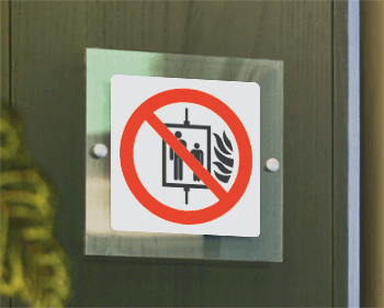 SEPE1347W - targa Plexi monofacciale Vietato uso ascensore EN ISO 7010 P020