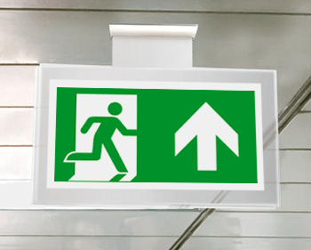 [SEPE715103SR] SEPE715103SR - targa PLexiglass sospesa uscita di emergenza avanti EN ISO 7010 E002