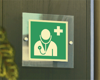 [SEPSE15118W] SEPSE15118W - targa Plexi monofacc. Personale medico EN ISO 7010 E009